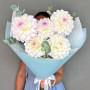 5 белых георгин с эвкалиптом